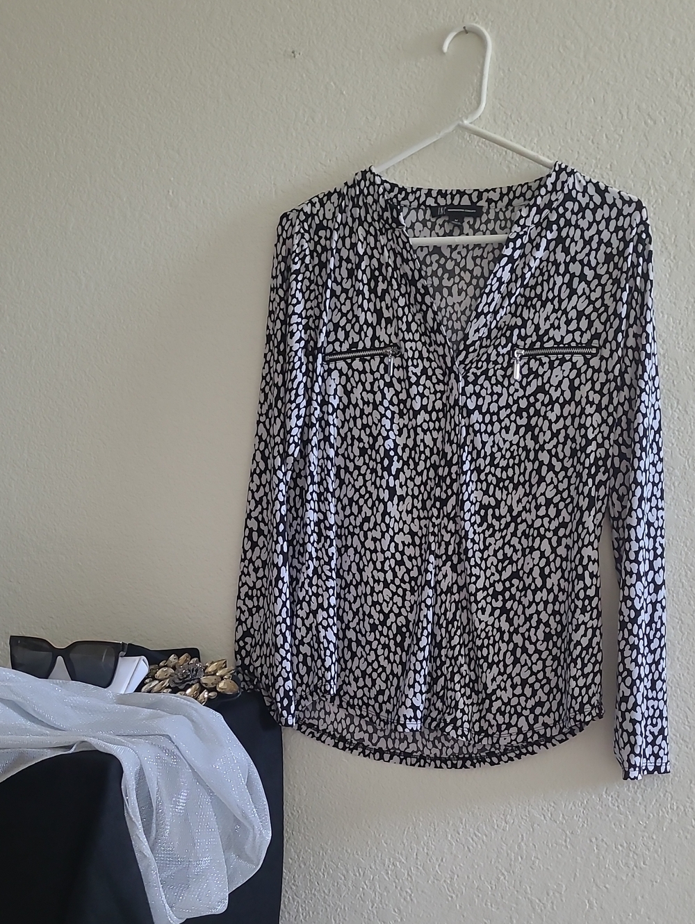 INC International Concepts Black and White Printed Slip On Long Sleeved Blouse